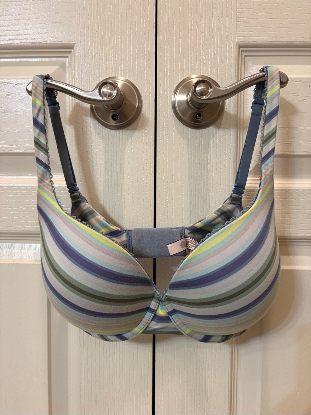 VICTORIA’S SECRET  32DDD